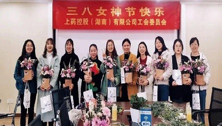 魅力女神 一起向未来——完美（中国）“3.7魅力女神节”插花活动